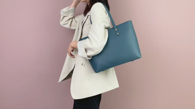 サルヴァトーレ フェラガモ バンドバッグ　トートバッグ　ガンチーニ 総柄 FERRAGAMO(フェラガモ) トートバッグ(レディース) - 海外通販のBUYMA